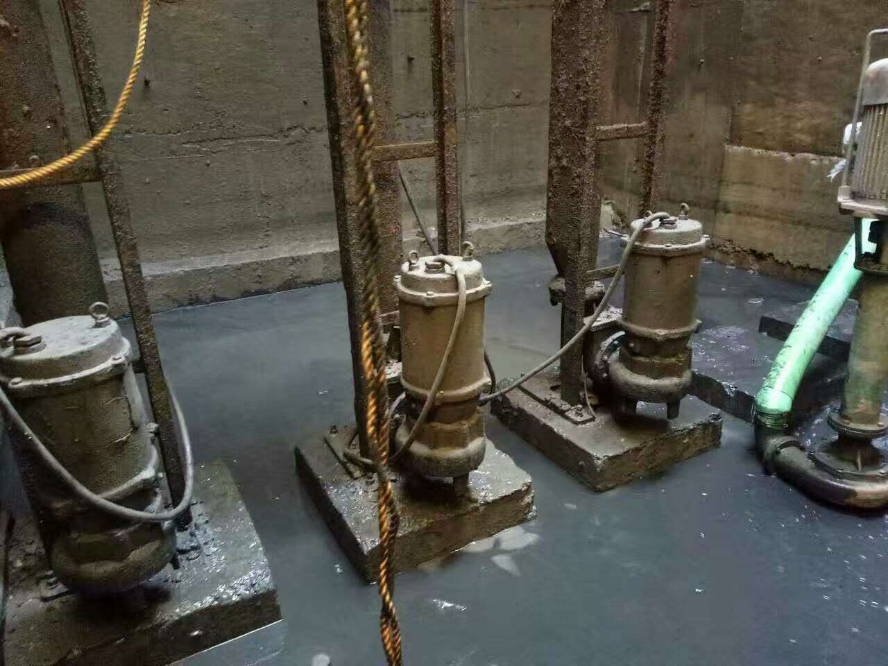 青铜峡污水池清理